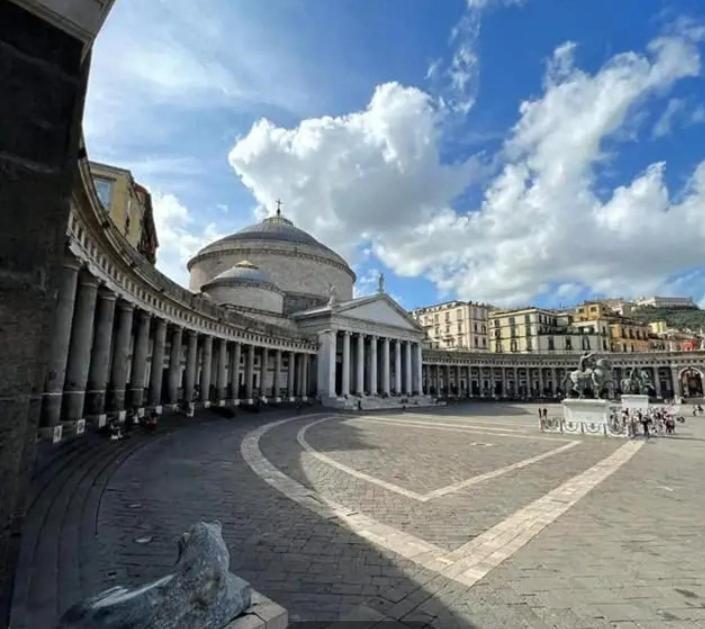 O Munaciell A Piazza Plebiscito Con Vista San Martino Apartment *