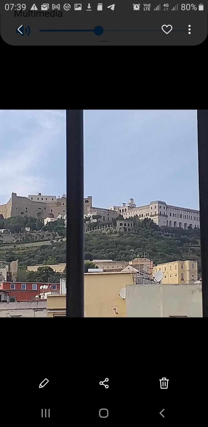 O Munaciell A Piazza Plebiscito Con Vista San Martino *